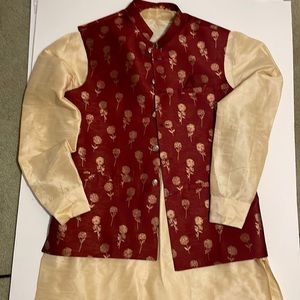 SANGEET : MENS Beautiful maroon/ brick red gold Size 40. Pants, top and vest